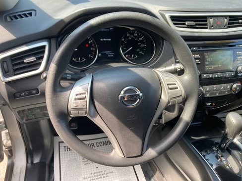 Used 2016 Nissan Rogue S w/ Appearance Package image 18