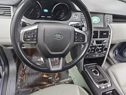 Used 2019 Land Rover Discovery Sport SE image 17