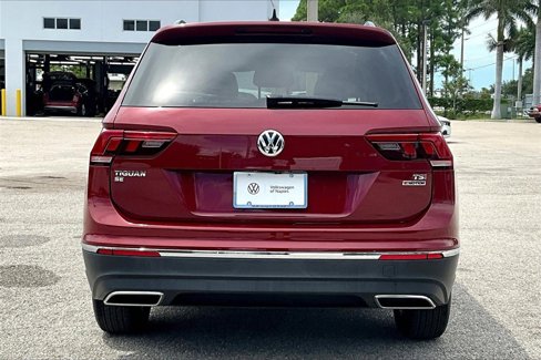 Used 2018 Volkswagen Tiguan SE w/ Panoramic Sunroof Package image 6