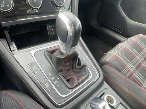Used 2015 Volkswagen GTI SE image 23