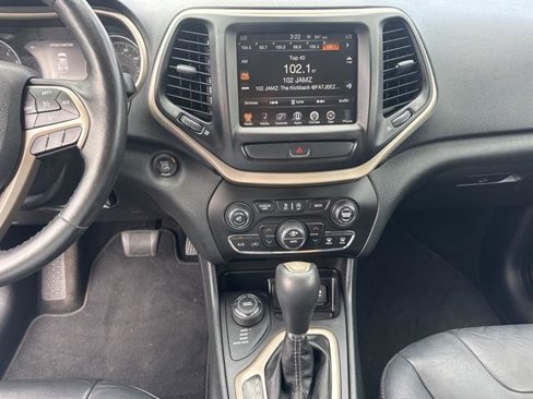 Used 2015 Jeep Cherokee Limited image 14
