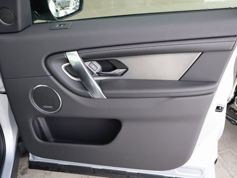 New 2025 Land Rover Discovery Sport Dynamic SE image 14