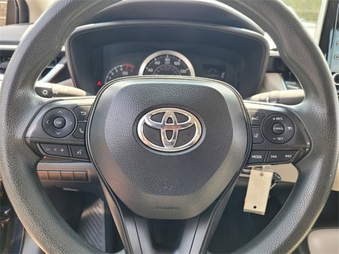 Used 2021 Toyota Corolla LE image 20