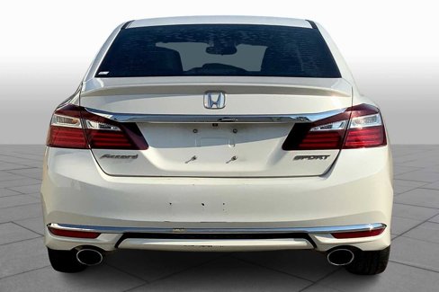 Used 2017 Honda Accord Sport image 4