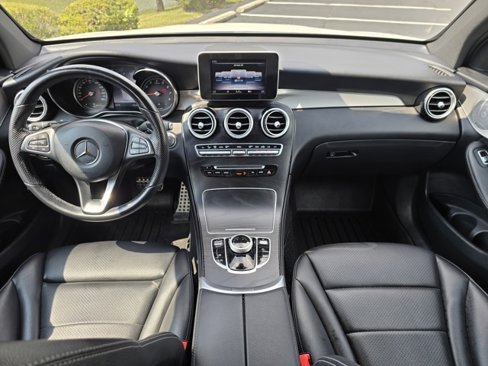 Used 2019 Mercedes-Benz GLC 300 4MATIC image 2