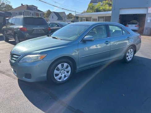 Used 2010 Toyota Camry LE image 2