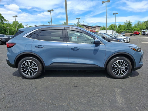 Used 2023 Ford Escape SE w/ PHEV Premium Package image 7