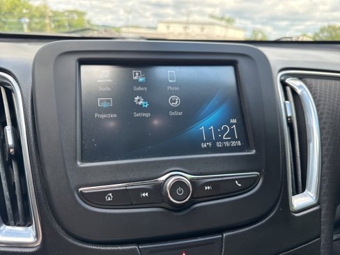 Used 2017 Chevrolet Malibu LT image 28