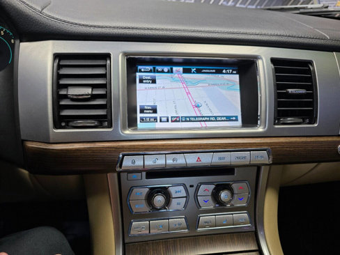 Used 2014 Jaguar XF 3.0 image 25