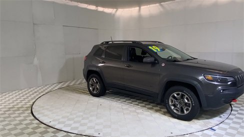 Used 2019 Jeep Cherokee Trailhawk w/ Cold Weather Group image 2