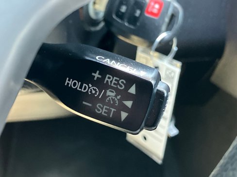 Used 2019 Toyota Highlander LE w/ Phone Cable & Charge Package image 20