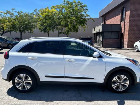 Used 2022 Kia Niro EX w/ Cold Weather Package image 2