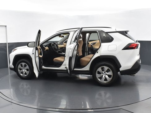 Used 2019 Toyota RAV4 LE image 30