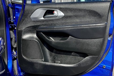 Used 2019 Chrysler Pacifica Limited image 24
