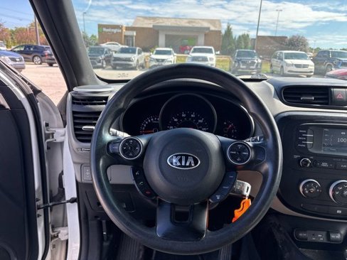 Used 2016 Kia Soul + image 22