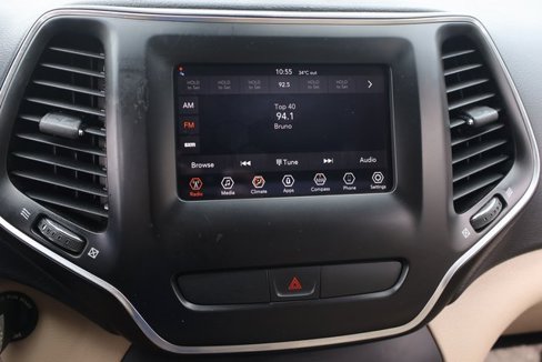 Used 2019 Jeep Cherokee Latitude w/ Popular Appearance Group image 19