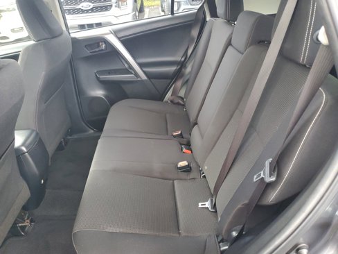 Used 2018 Toyota RAV4 XLE image 5