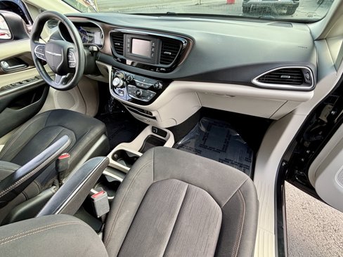 Used 2017 Chrysler Pacifica LX image 10