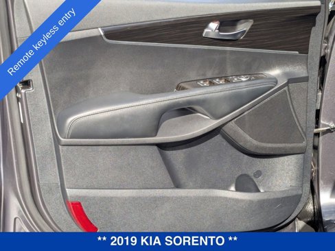 Used 2019 Kia Sorento LX image 13