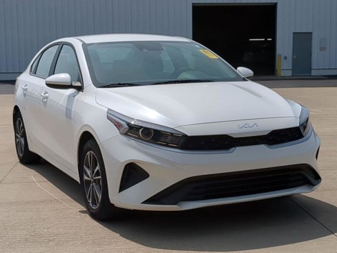 Used 2024 Kia Forte LXS image 8