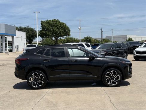 Used 2024 Chevrolet Trax RS w/ Sunroof Package image 3