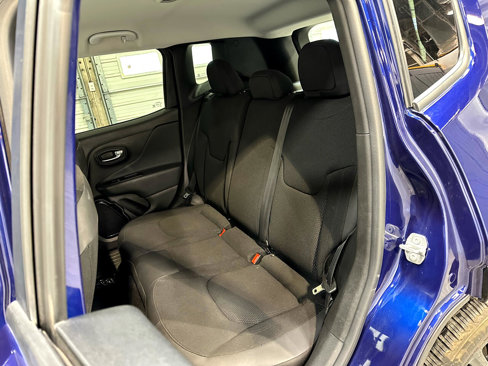 Used 2018 Jeep Renegade Altitude image 13