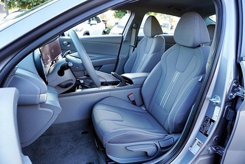 Certified 2024 Hyundai Elantra SEL image 14