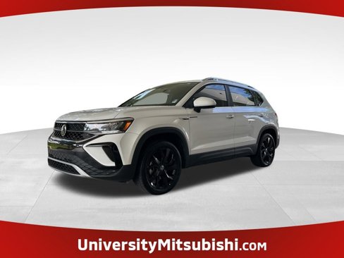 Used 2023 Volkswagen Taos SE image 1