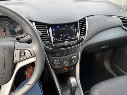 Used 2022 Chevrolet Trax LT w/ Midnight Edition image 11