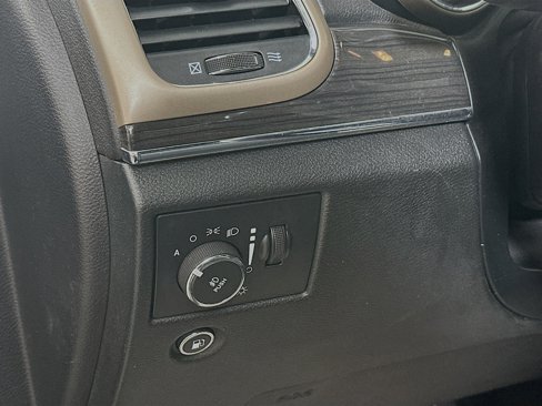 Used 2015 Jeep Grand Cherokee Overland image 10