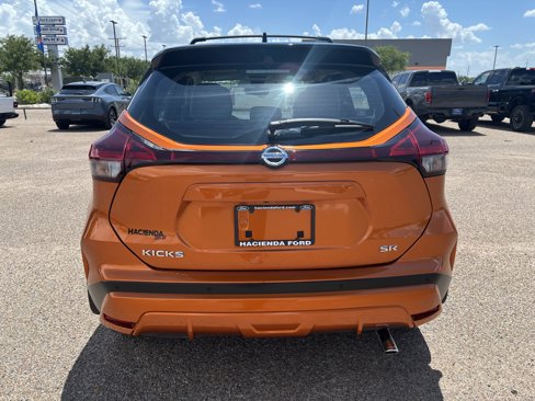 Used 2021 Nissan Kicks SR w/ SR Premium Package image 3