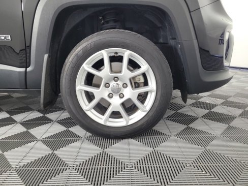 Used 2020 Jeep Renegade Latitude w/ Cold Weather Group image 14