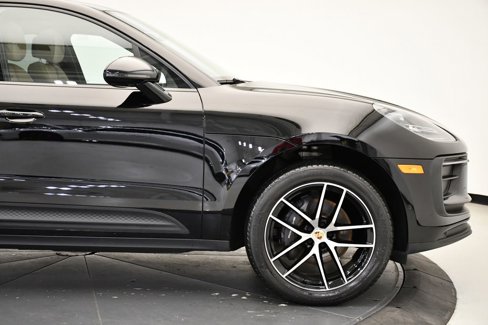 Certified 2023 Porsche Macan image 15