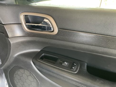 Used 2017 Jeep Grand Cherokee Laredo w/ Quick Order Package 2BE image 36