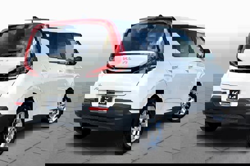 Certified 2022 Kia Soul LX w/ Technology Package image 12