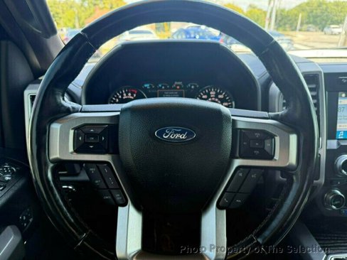 Used 2018 Ford F150 Platinum w/ Equipment Group 701A Luxury image 22