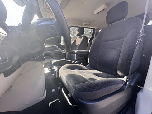 Used 2018 Dodge Grand Caravan SE w/ UConnect Hands-Free Group image 10