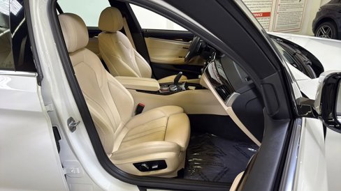 Used 2019 BMW 530e w/ Convenience Package image 19