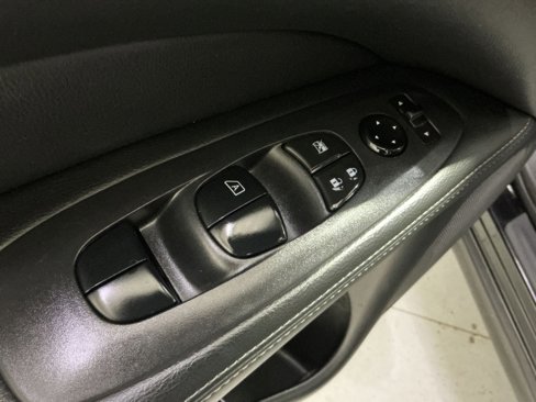 Used 2020 Nissan Pathfinder S image 23