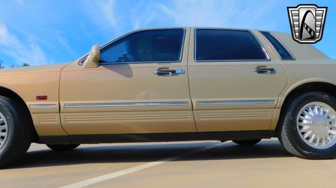 Used 1996 Lincoln Town Car Signature image 6