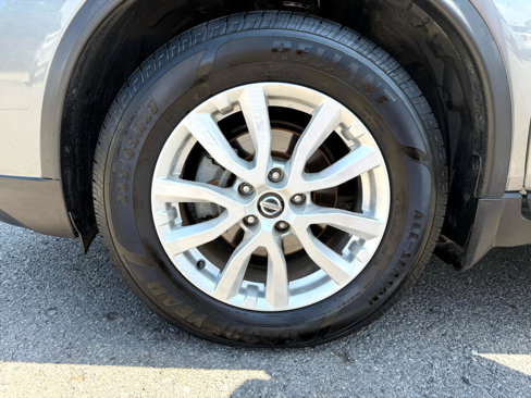 Used 2017 Nissan Rogue SV image 40