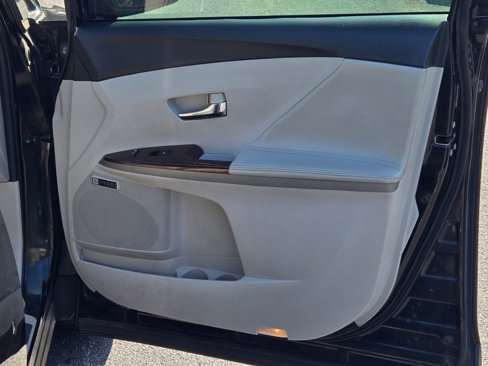 Used 2011 Toyota Venza w/ Leather Pkg image 4