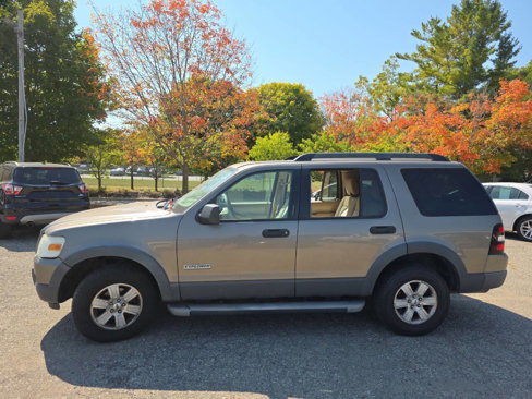 Used 2006 Ford Explorer XLT image 6