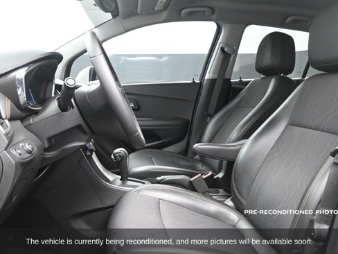 Used 2020 Chevrolet Trax LT w/ LT Convenience Package image 6