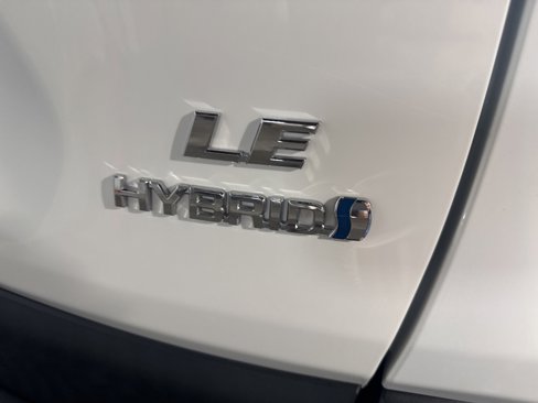 Used 2019 Toyota RAV4 LE image 18