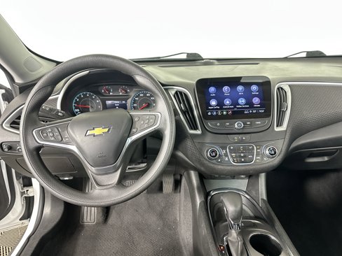 Used 2023 Chevrolet Malibu LT image 3
