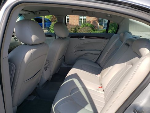 Used 2011 Buick Lucerne CXL image 12