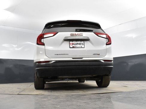 Used 2023 GMC Terrain AT4 image 32
