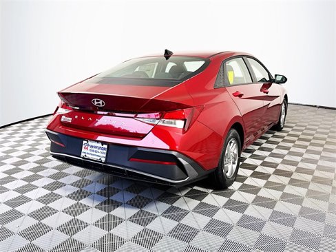New 2025 Hyundai Elantra SE image 4