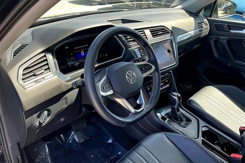 Certified 2022 Volkswagen Tiguan SE w/ Panoramic Sunroof Package image 14